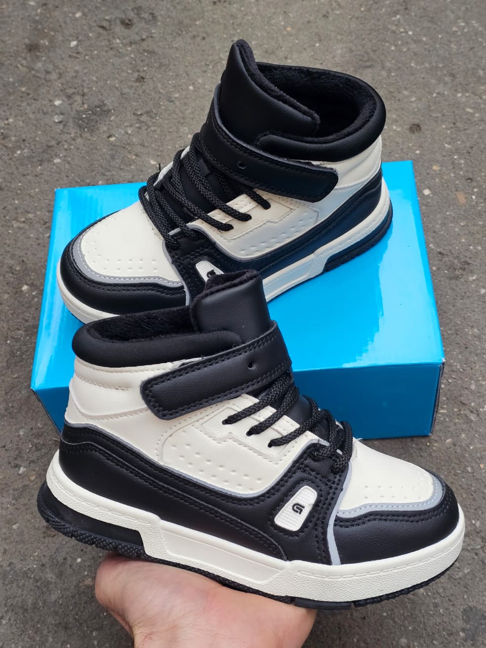 фото осенние кроссовки для мальчиков оптом