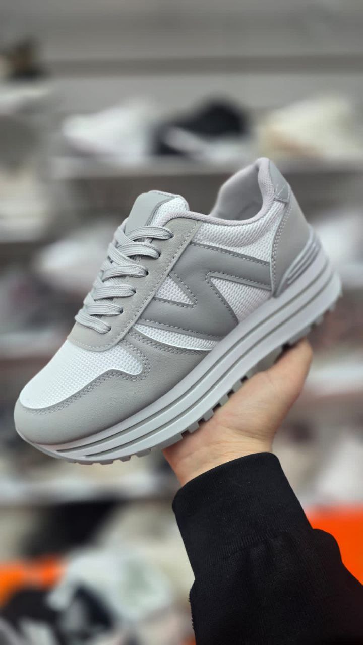 фото весенние женские кроссовки оптом