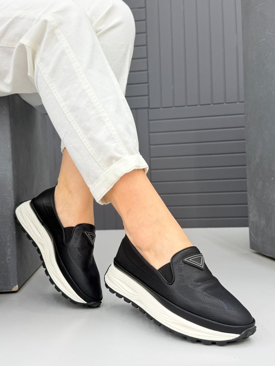 фото весенние женские кроссовки оптом