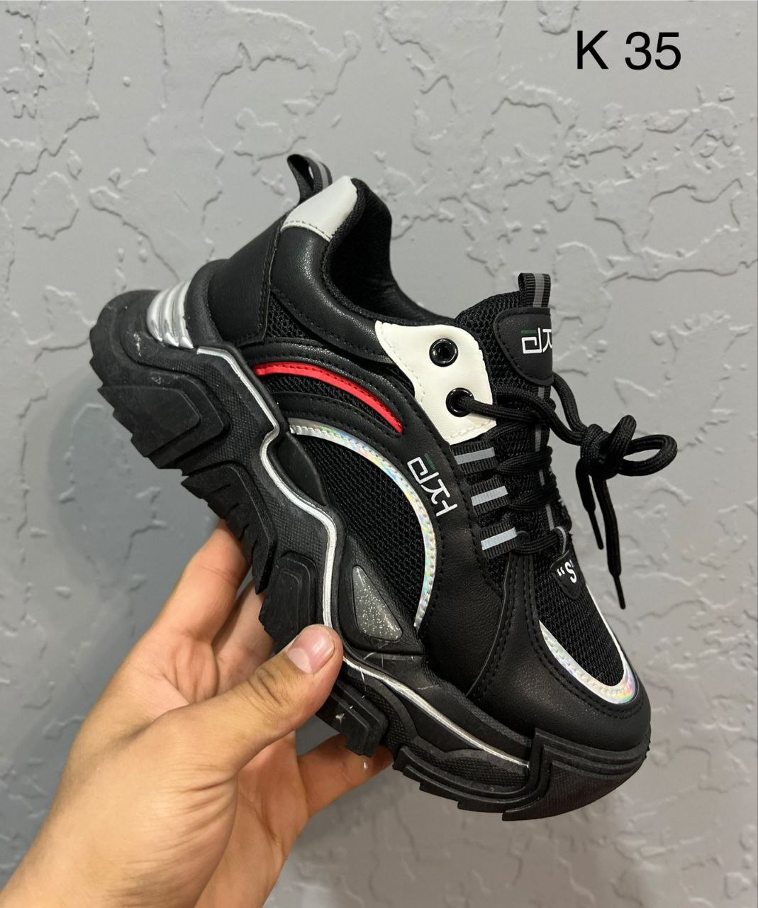 фото весенние женские кроссовки оптом