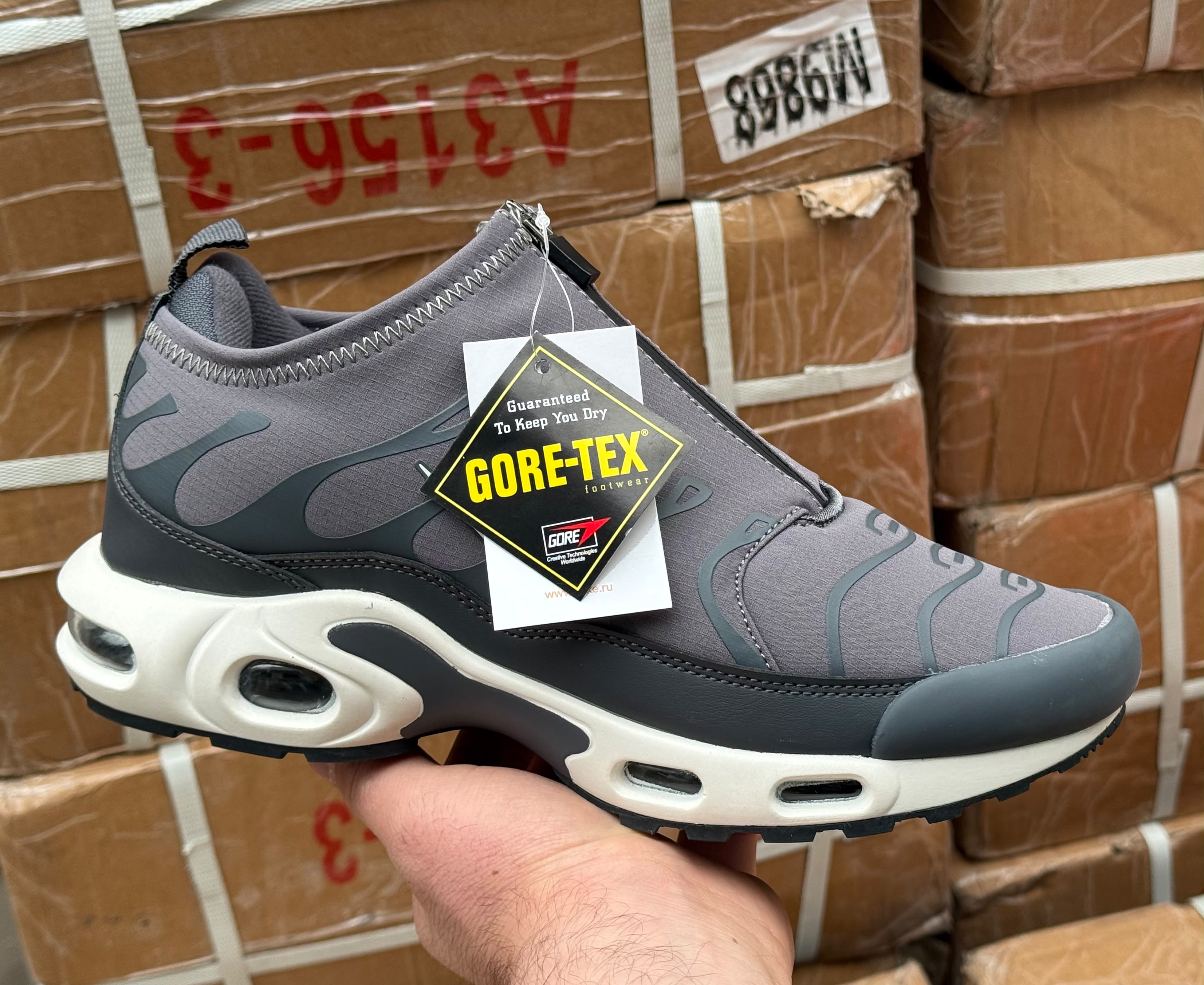фото мужские зимние кроссовки с технологией gore-tex 810512 оптом