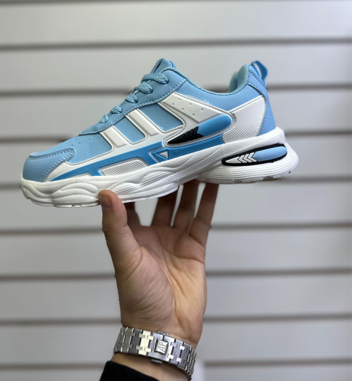 фото весенние женские кроссовки оптом