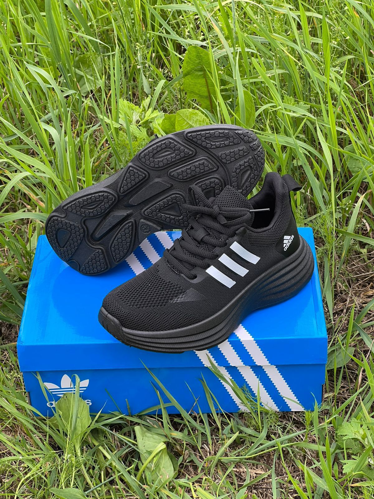 фото женские кроссовки adidas 945679 оптом
