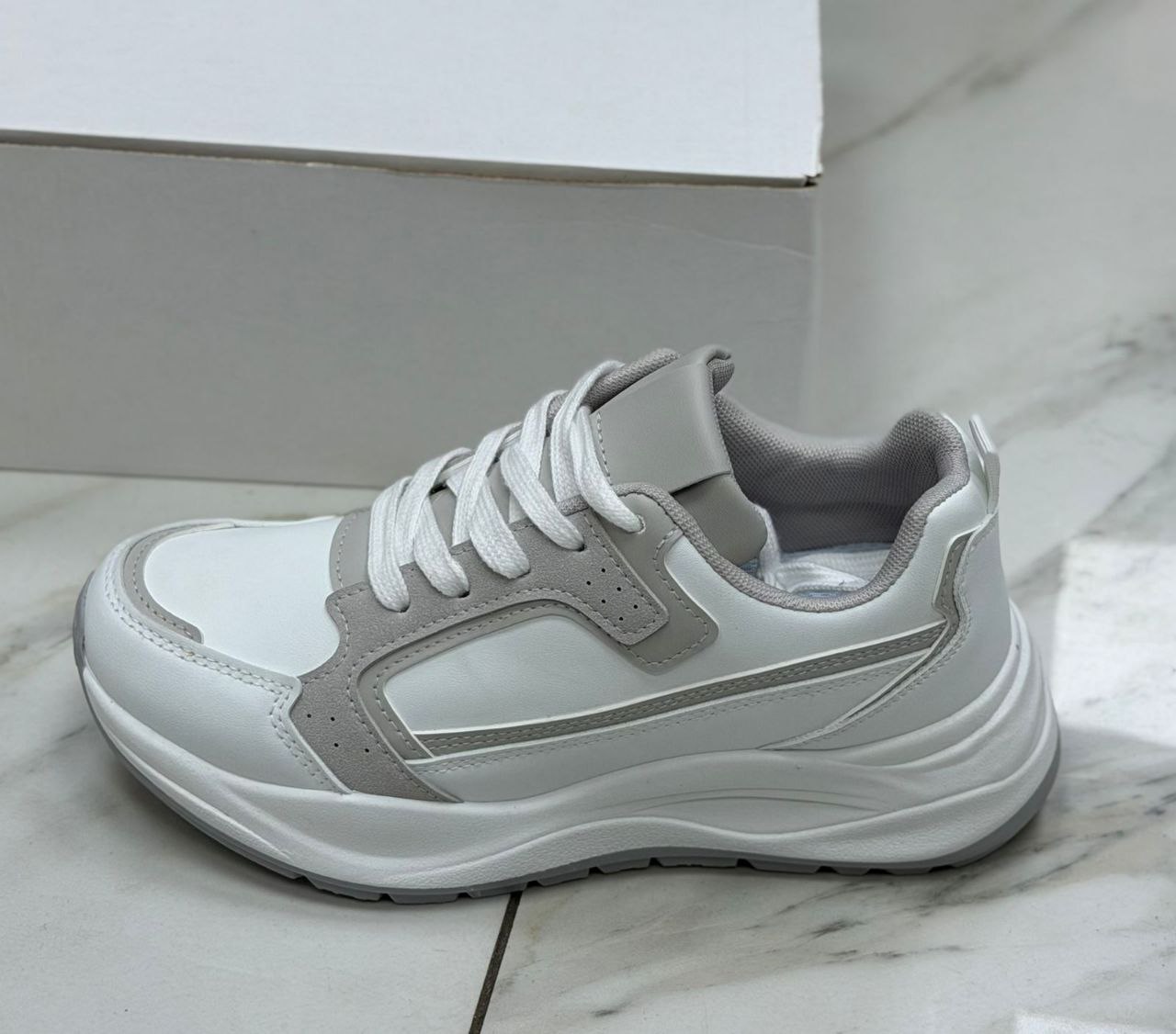 фото весенние женские кроссовки оптом