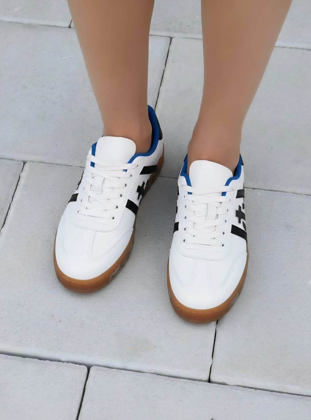 фото женские весенние кроссовки 670551 оптом