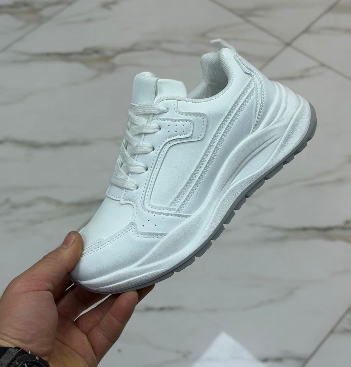 фото весенние женские кроссовки оптом