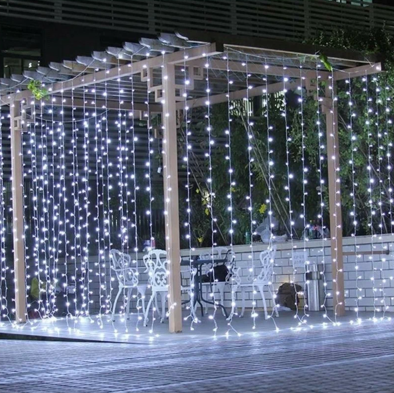 картинка Гирлянда "штора" 1,8х1,8 белая от магазина Одежда+