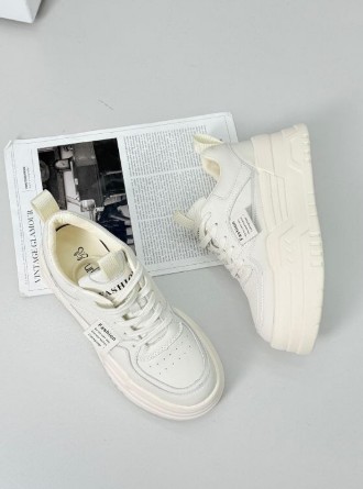 фото весенние женские кроссовки оптом