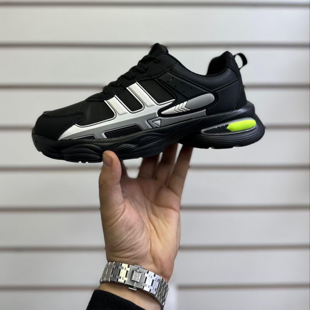 фото весенние женские кроссовки оптом