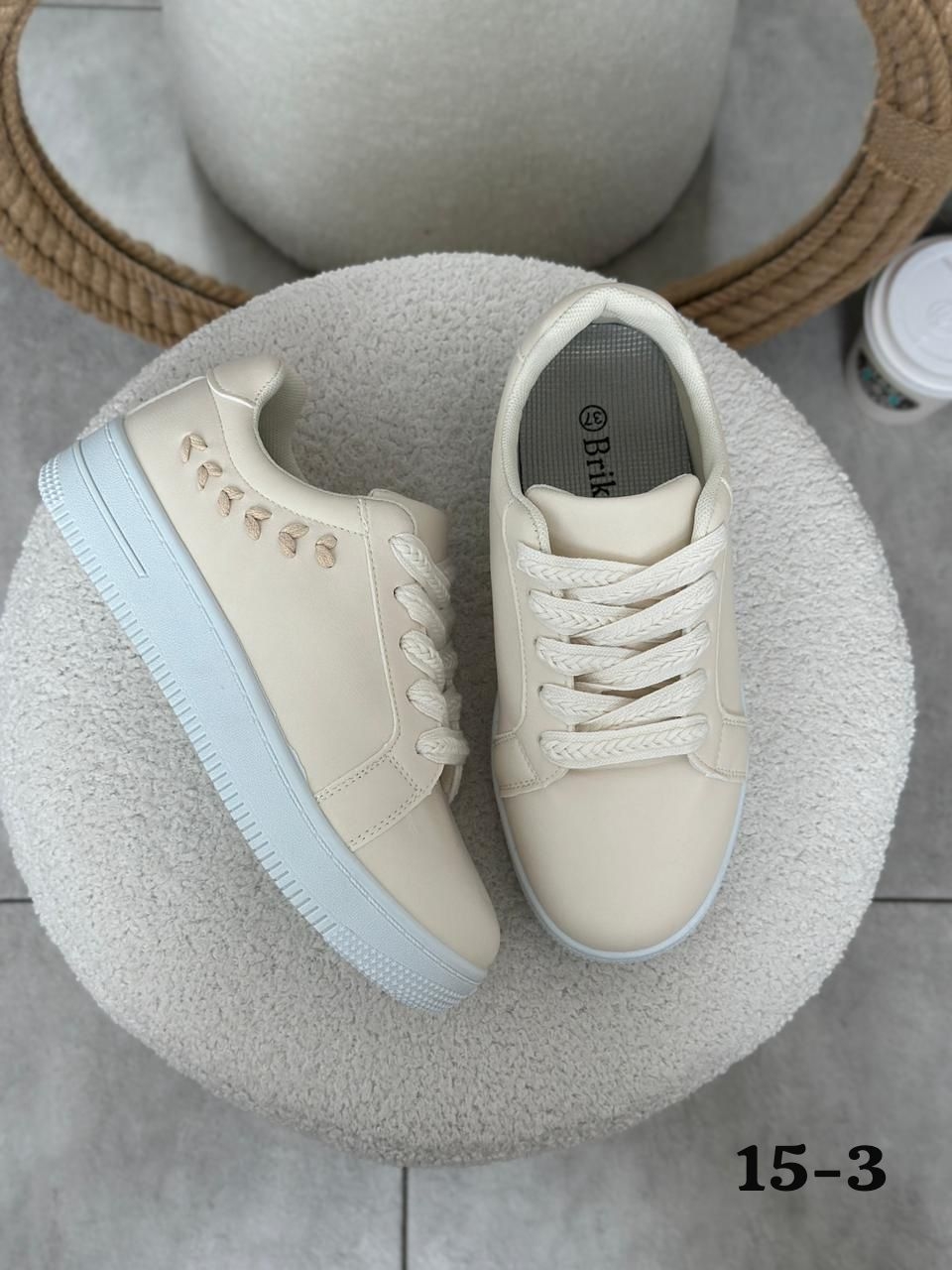 фото весенние женские кроссовки оптом