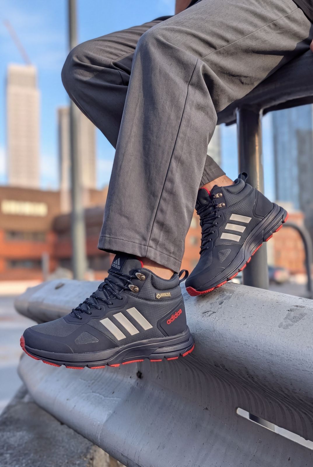 фото мужские осенние кроссовки с технологией gore-tex 974768 оптом