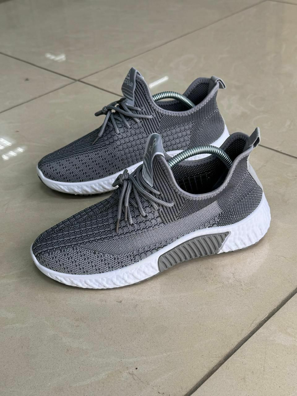 фото весенние женские кроссовки оптом