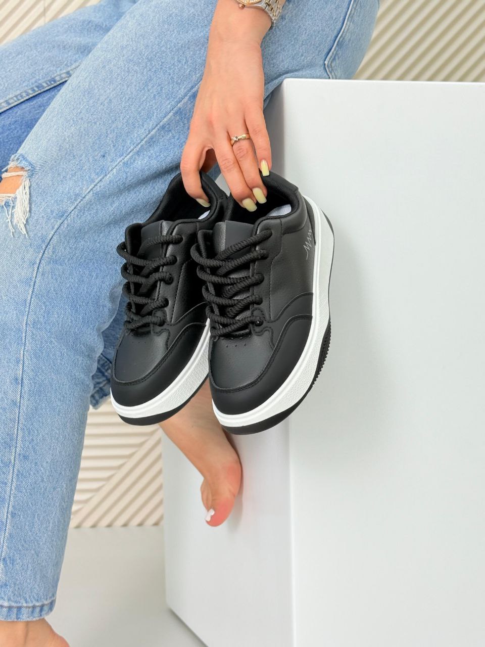 фото весенние женские кроссовки оптом