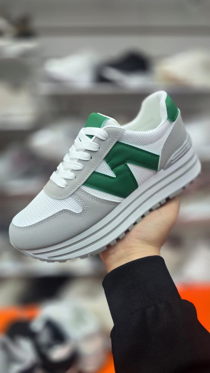 фото весенние женские кроссовки оптом