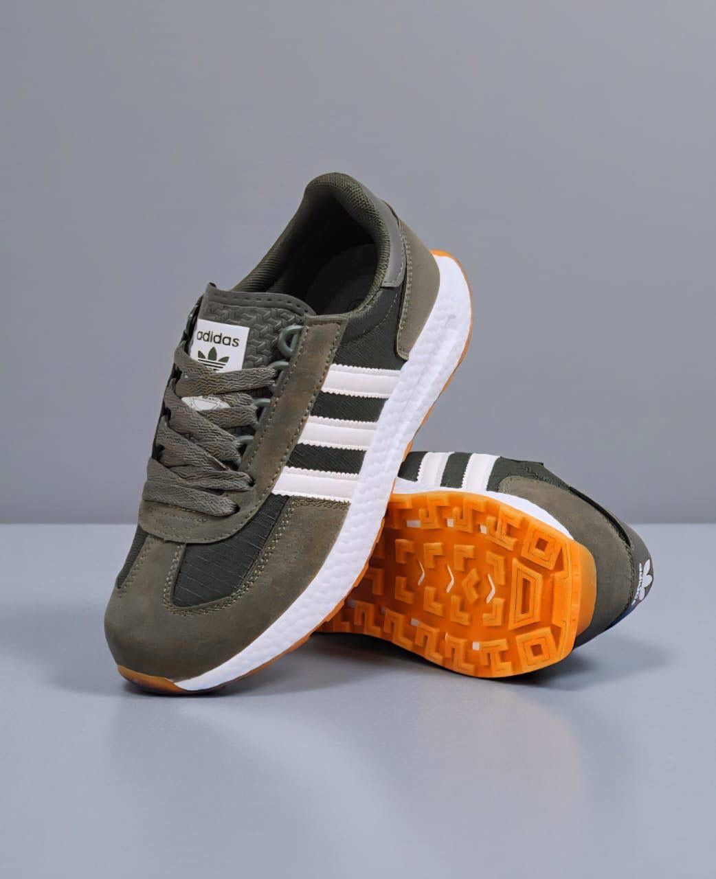 фото весенние женские кроссовки оптом