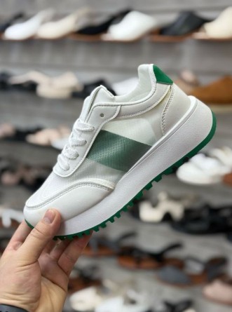 фото весенние женские кроссовки оптом