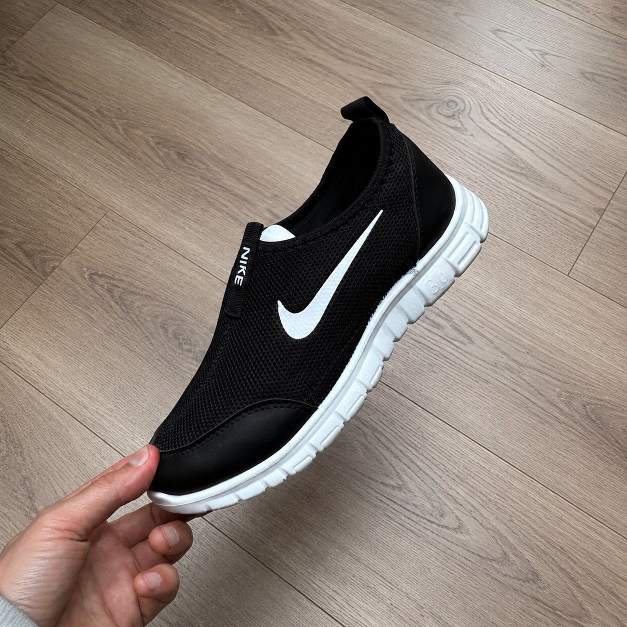 фото женские черные кроссовки nike 128477 оптом