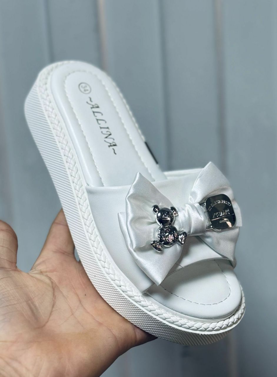 картинка летние шлепанцы для девочек от магазина Одежда+