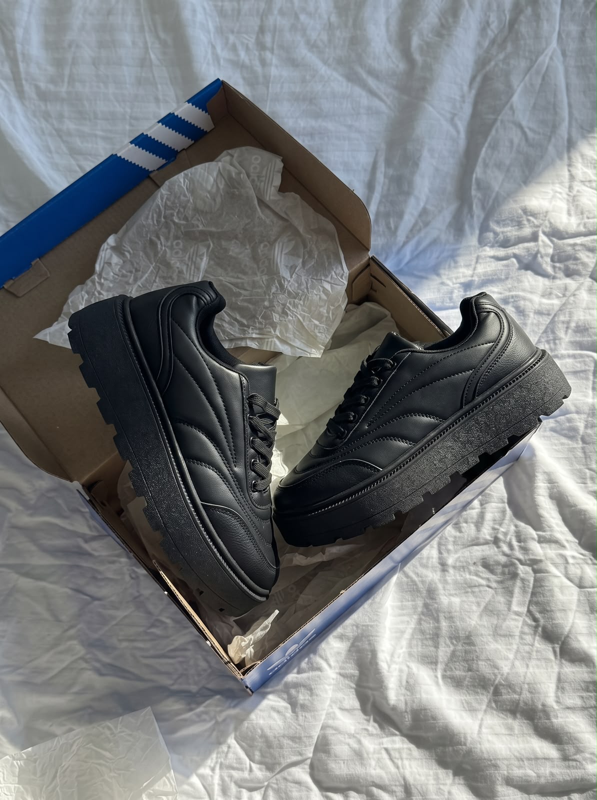 фото женские весенние кроссовки adidas 546605 оптом