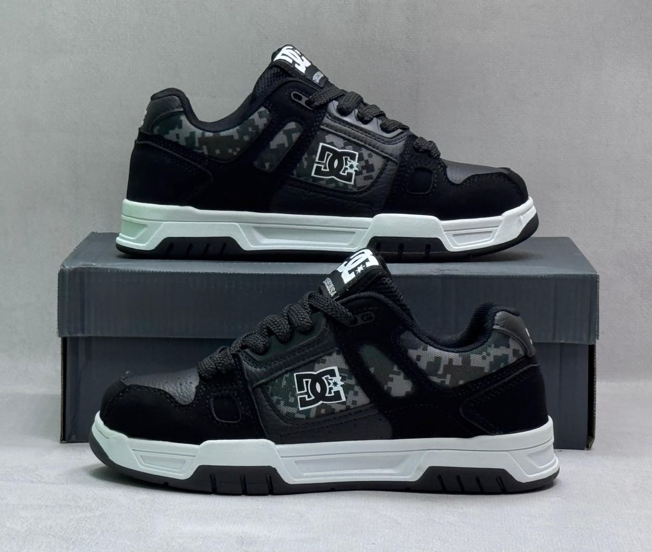 фото мужские черные кроссовки dc shoes 619956 оптом