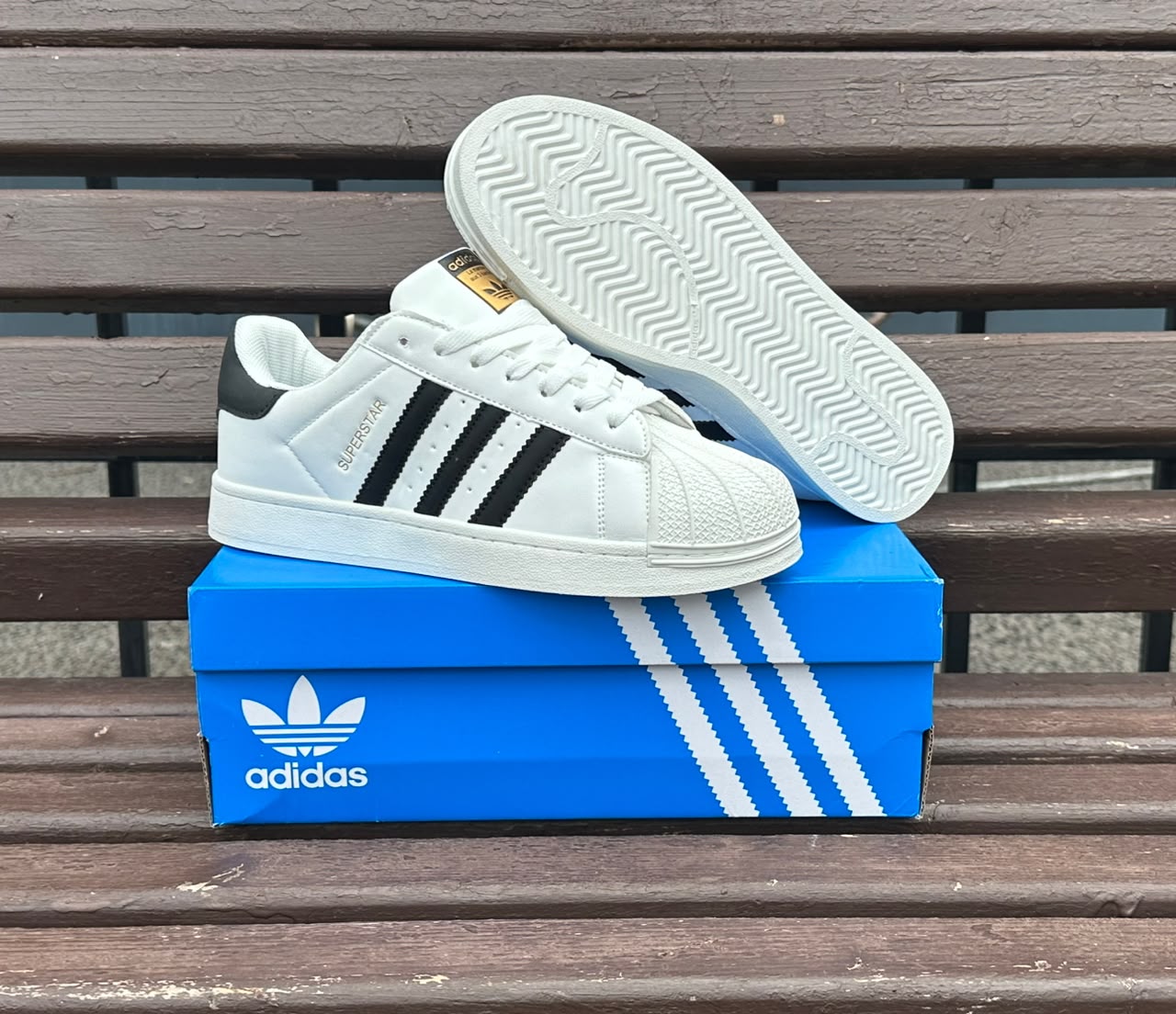 фото Мужские кроссовки Adidas Superstar с золотым логотипом 877481 оптом с доставкой