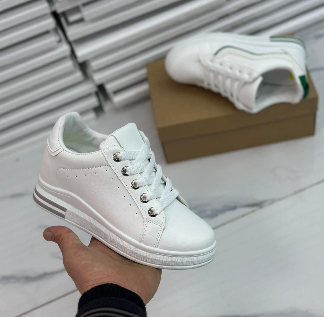 фото весенние женские кроссовки оптом