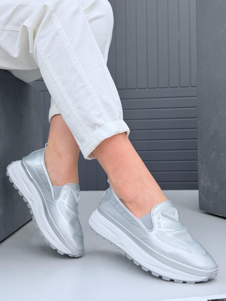 фото весенние женские кроссовки оптом