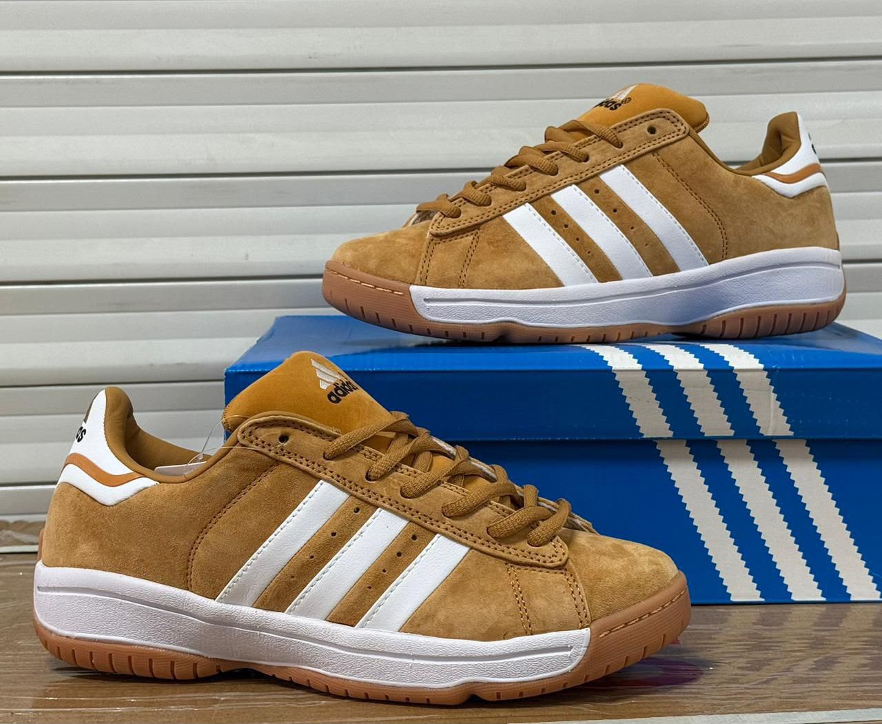 фото мужские осенние кроссовки в ретро стиле 812953 оптом