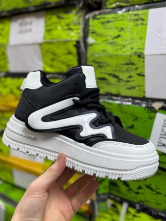 фото весенние женские кроссовки оптом