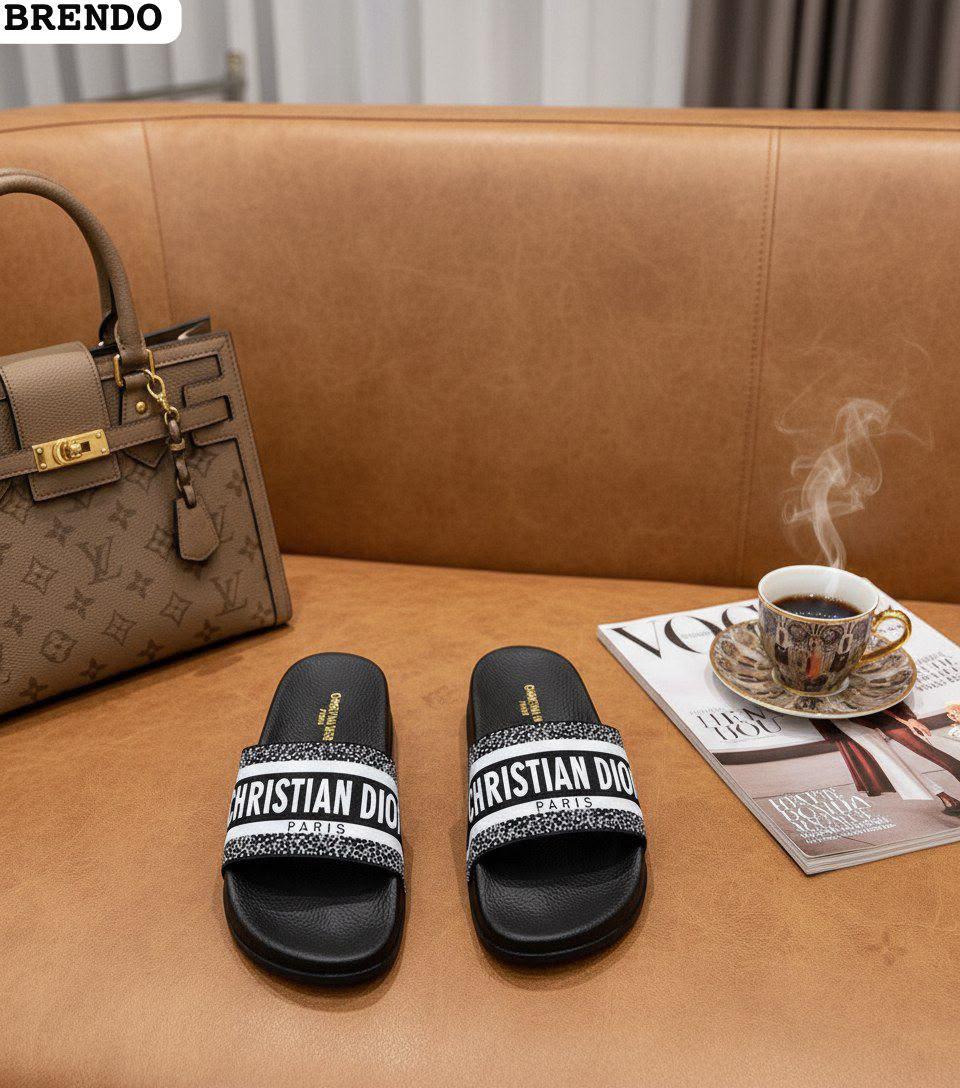 фото женские летние шлепки с надписью christian dior 387142 оптом