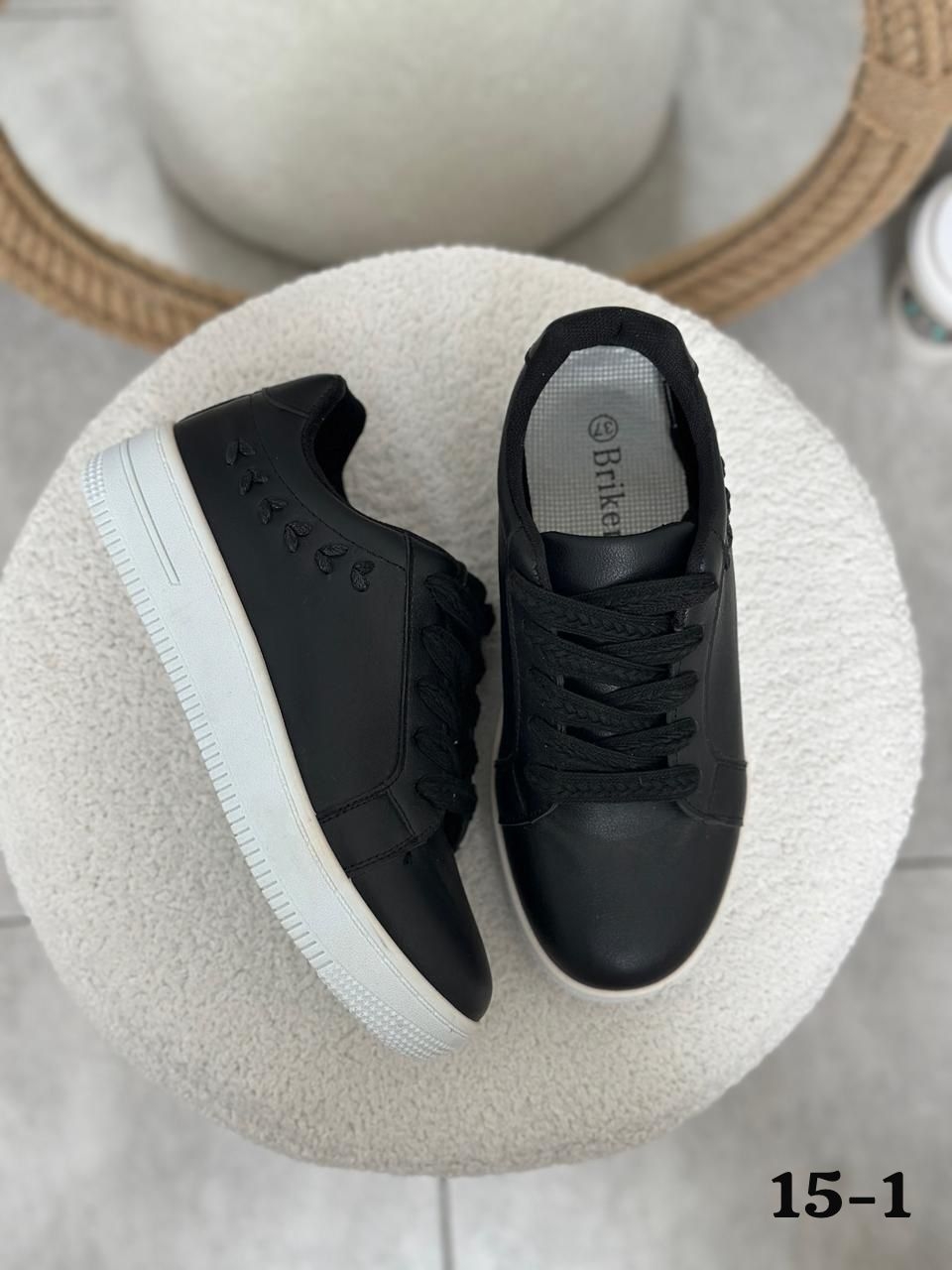 фото весенние женские кроссовки оптом