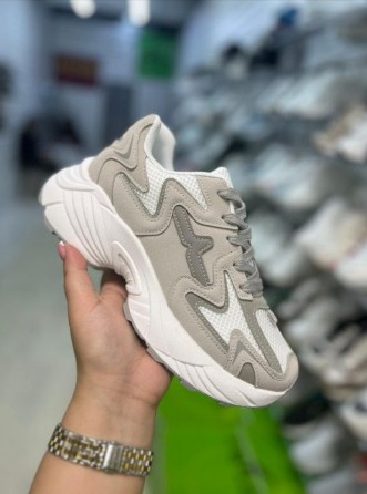 фото весенние женские кроссовки оптом