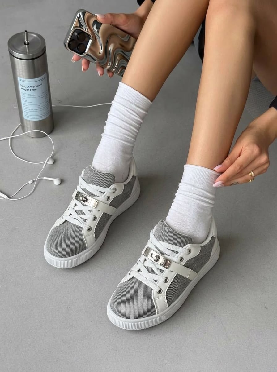фото женские белые sneakers 171589 оптом