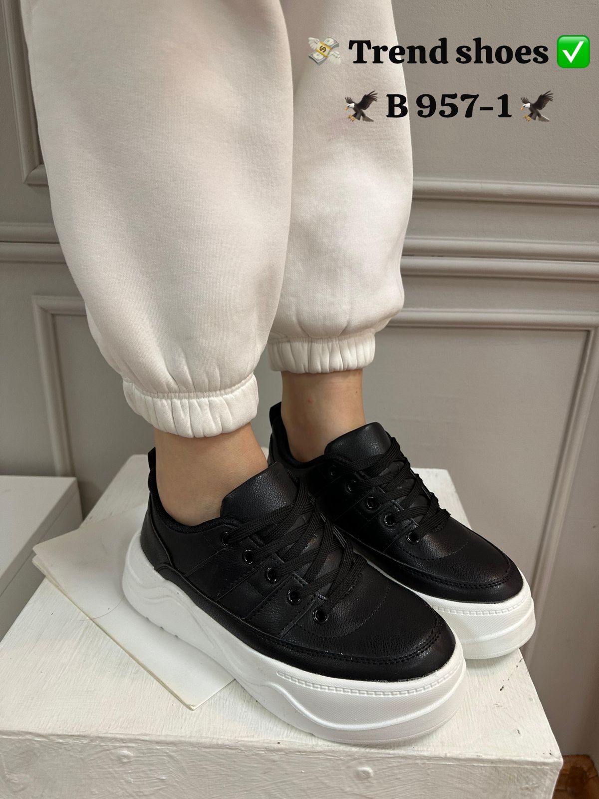 фото женские весенние черные sneakers 257325 оптом
