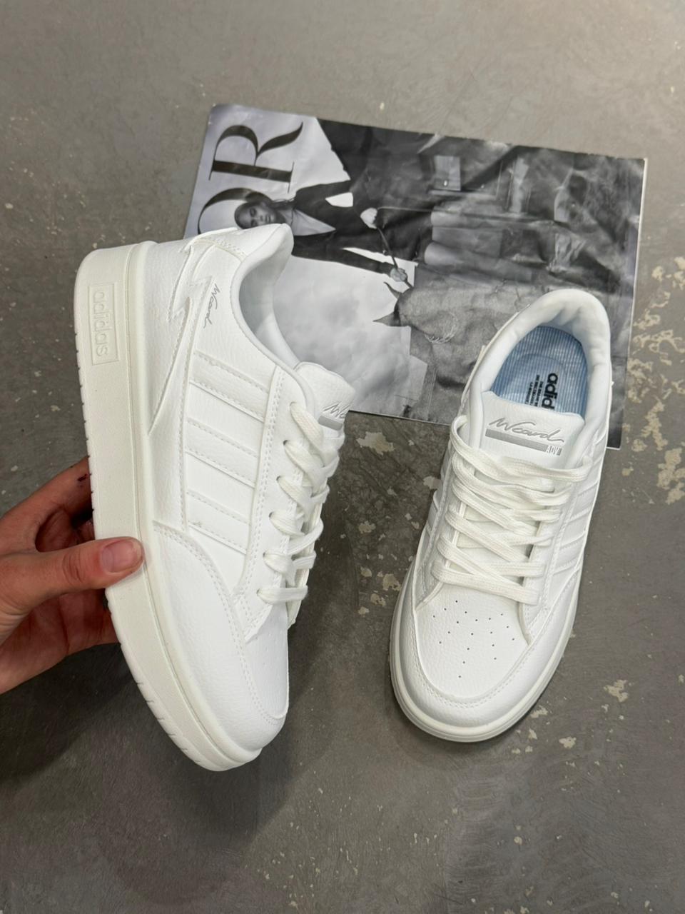 фото весенние женские кроссовки оптом