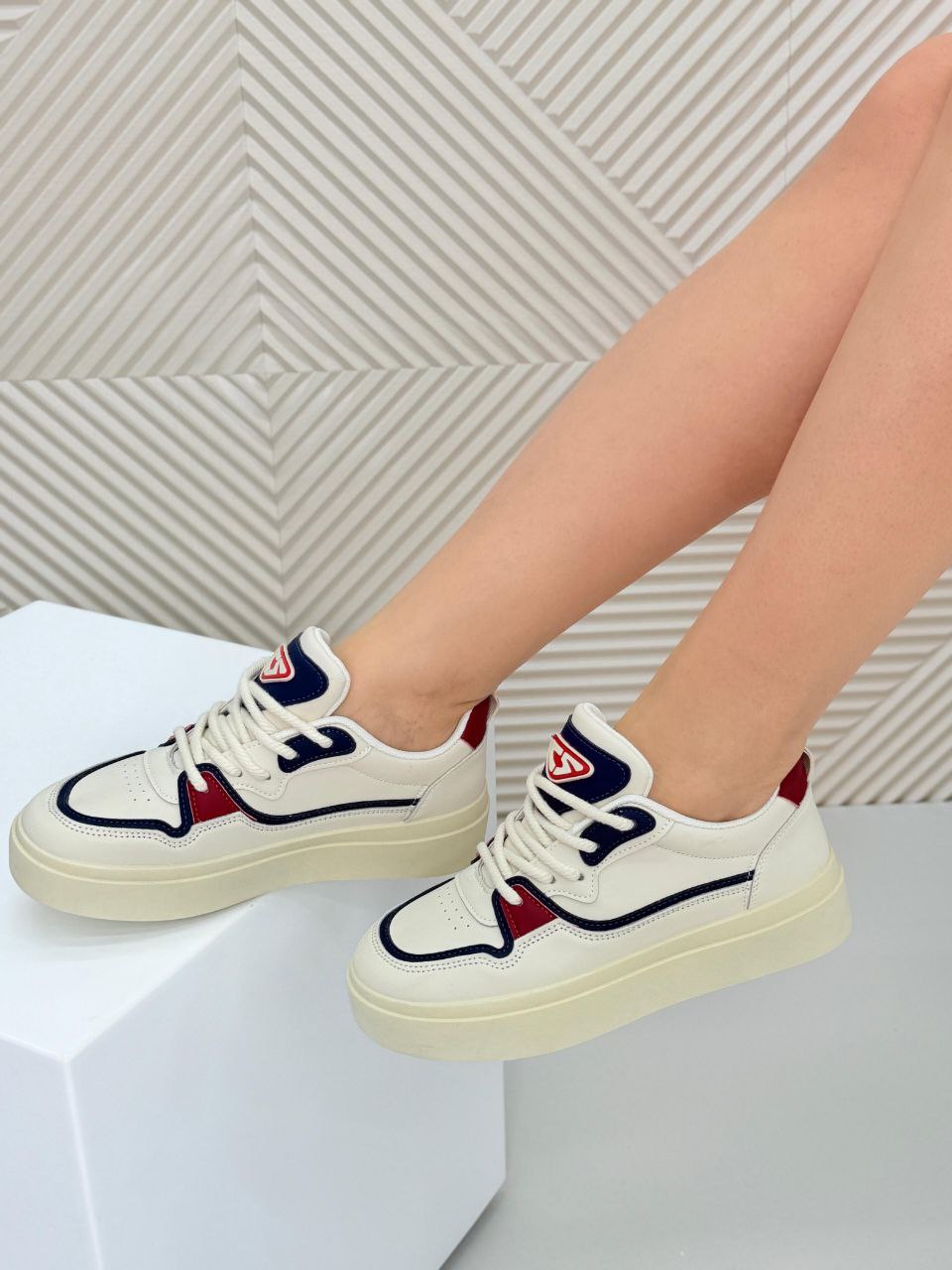 фото весенние женские кроссовки оптом