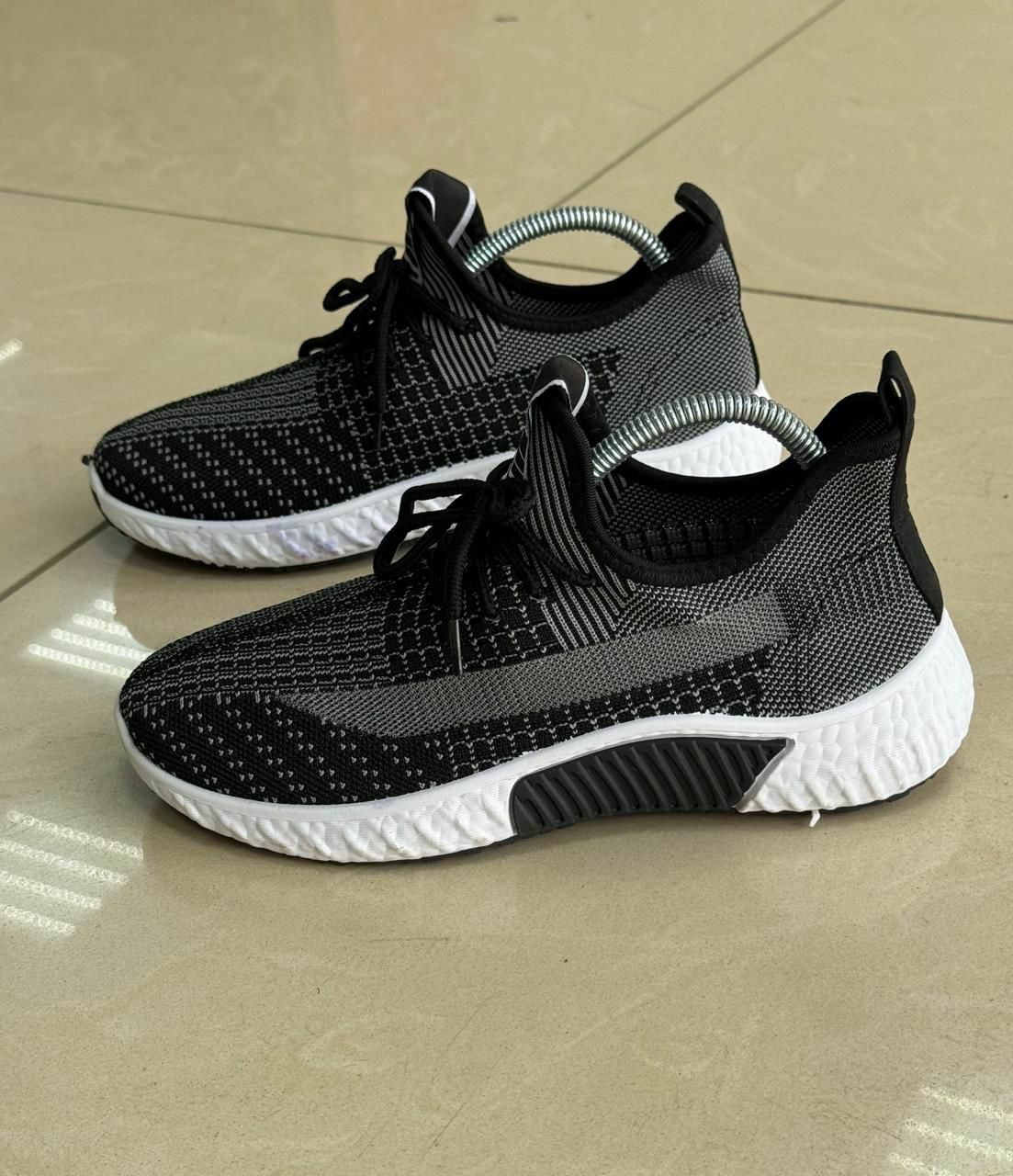 фото весенние женские кроссовки оптом