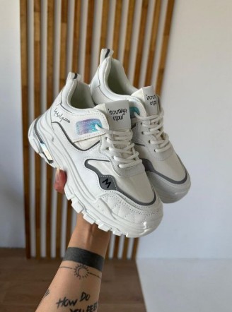 фото весенние женские кроссовки оптом