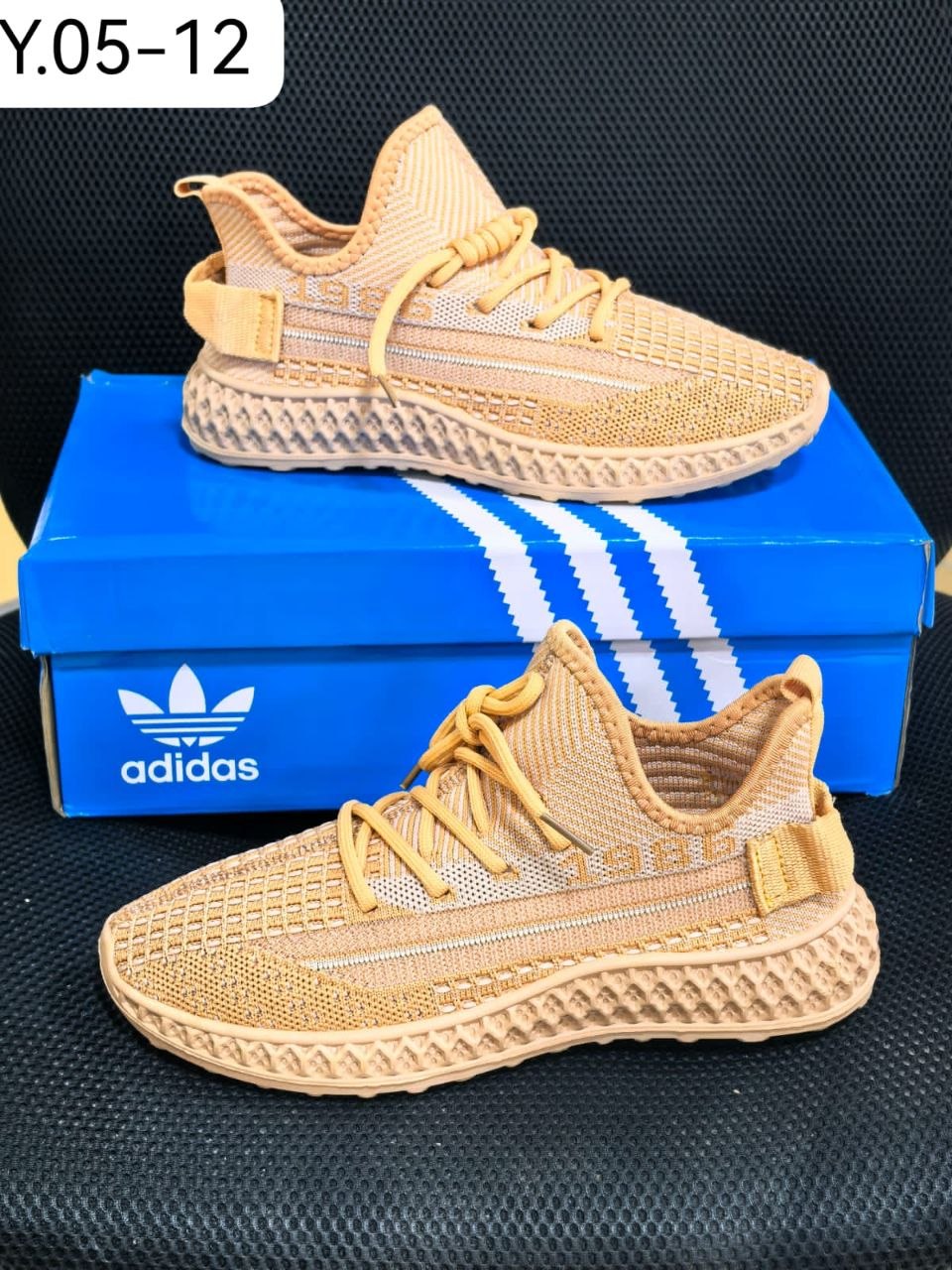 фото весенние женские кроссовки оптом