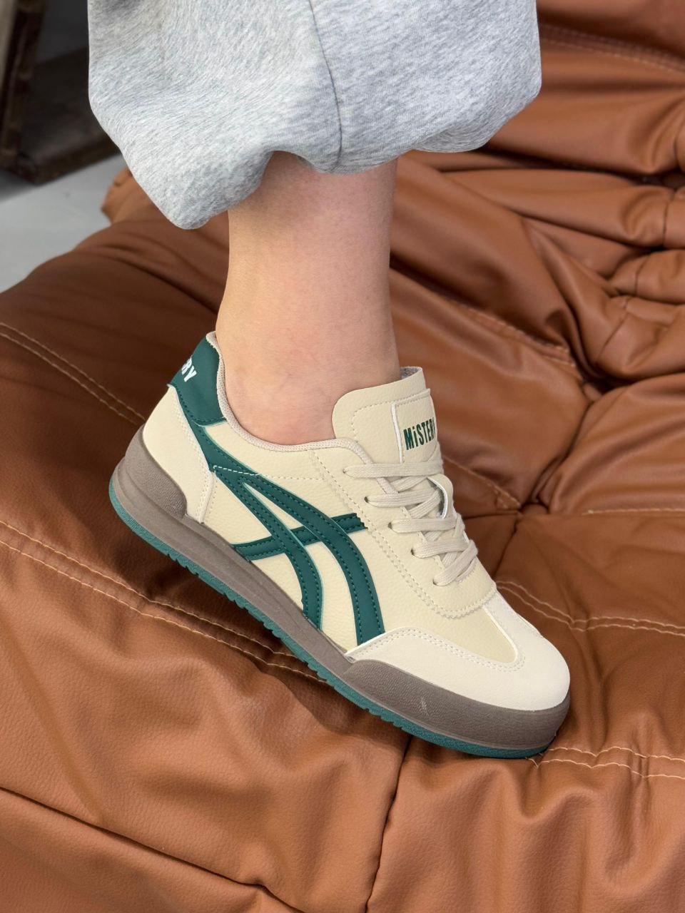 фото весенние женские кроссовки оптом