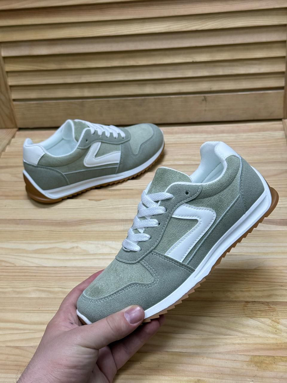 фото весенние женские кроссовки оптом