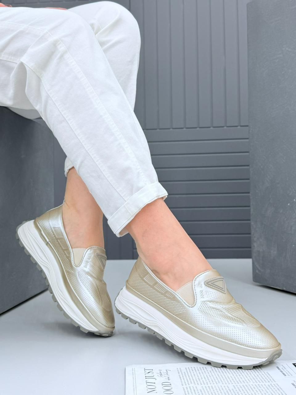 фото весенние женские кроссовки оптом