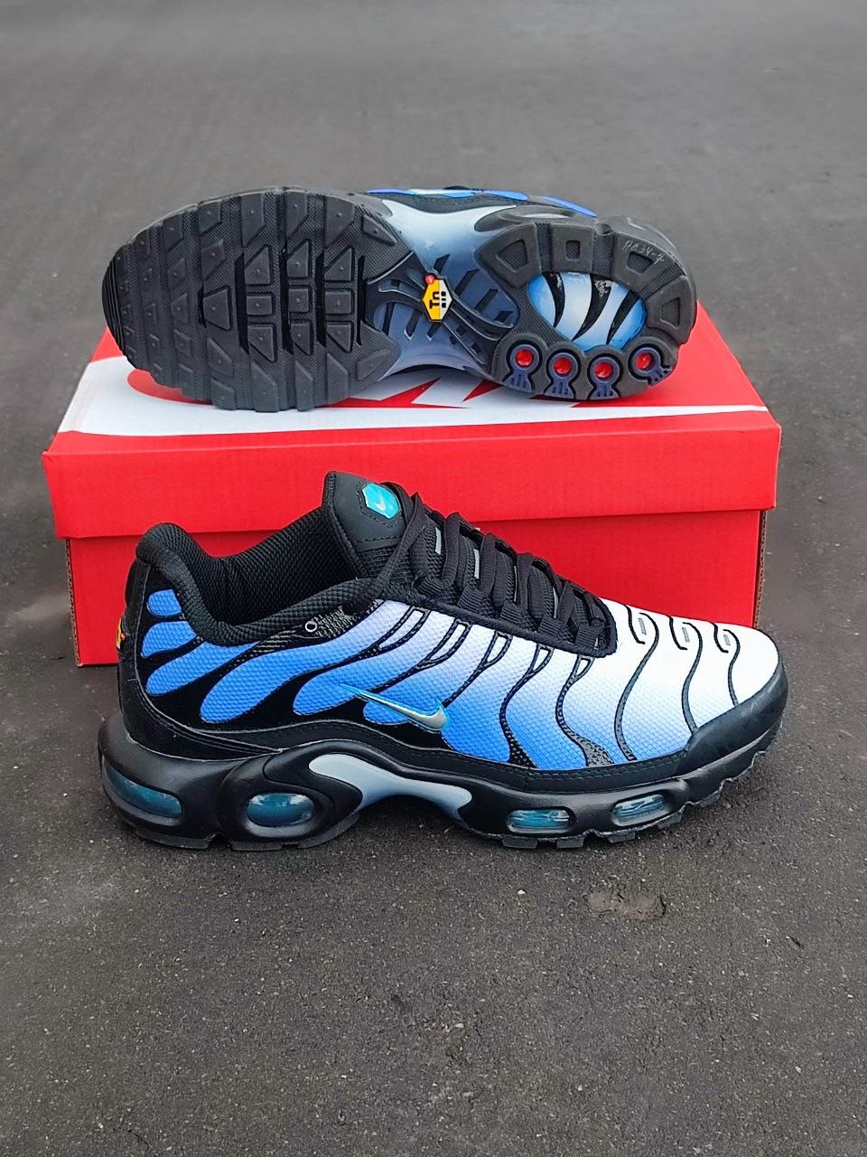 фото мужские осенние кроссовки с градиентным дизайном 354397 оптом