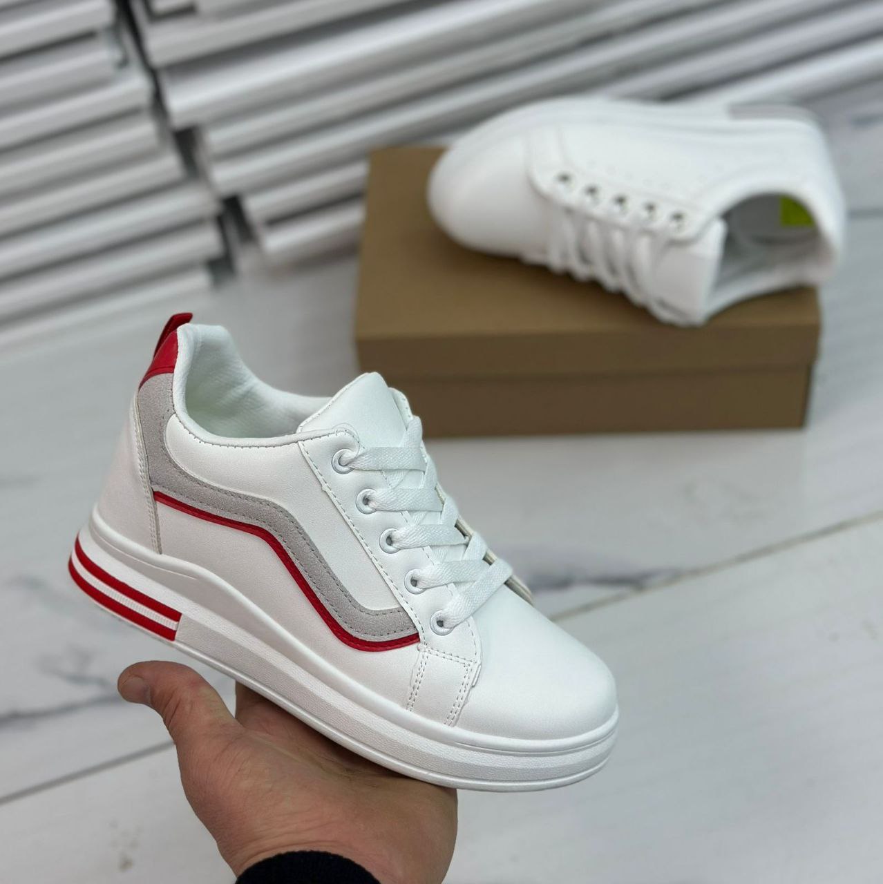 фото весенние женские кроссовки оптом