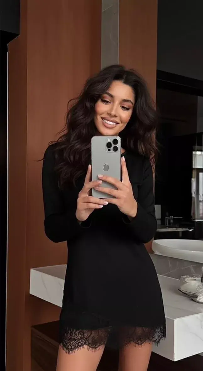 картинка Короткое платье с кружевом вечернее от магазина Одежда+