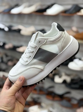 фото весенние женские кроссовки оптом