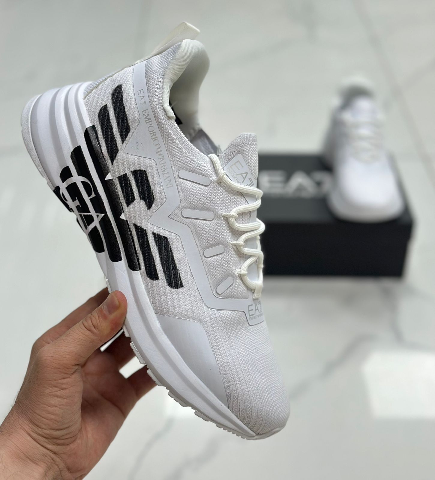 картинка Мужские белые кроссовки Emporio Armani 499446 от магазина Одежда+