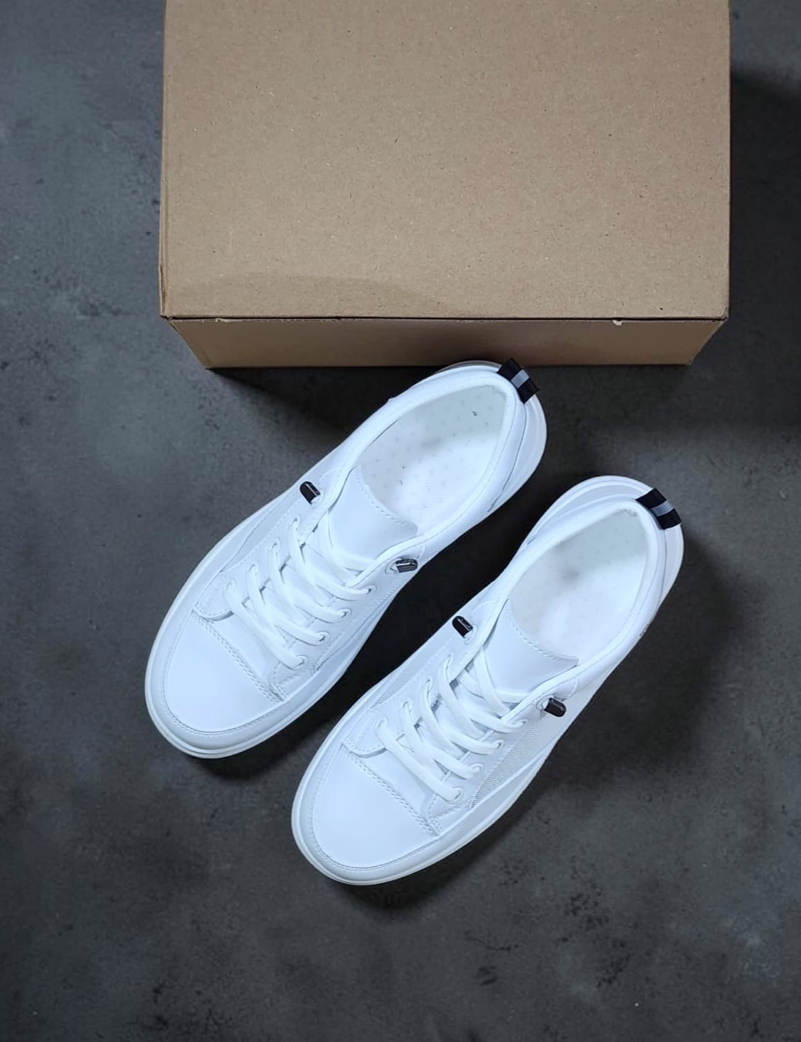 фото женские белые sneakers 413483 оптом