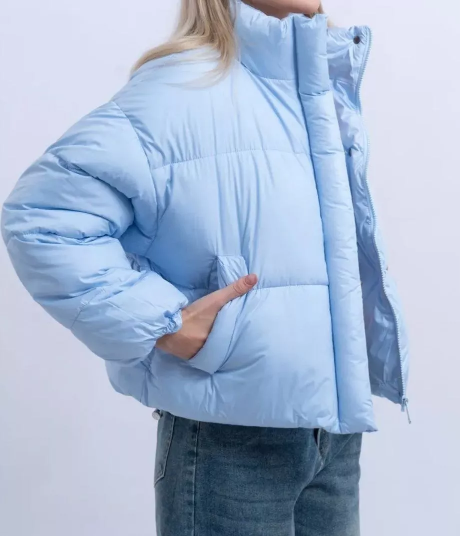 картинка Короткий голубой пуховик от магазина Одежда+