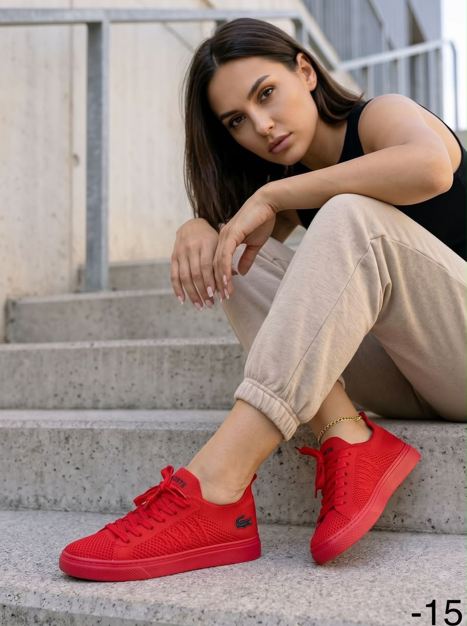 фото женские белые sneakers с красными акцентами 182988 оптом